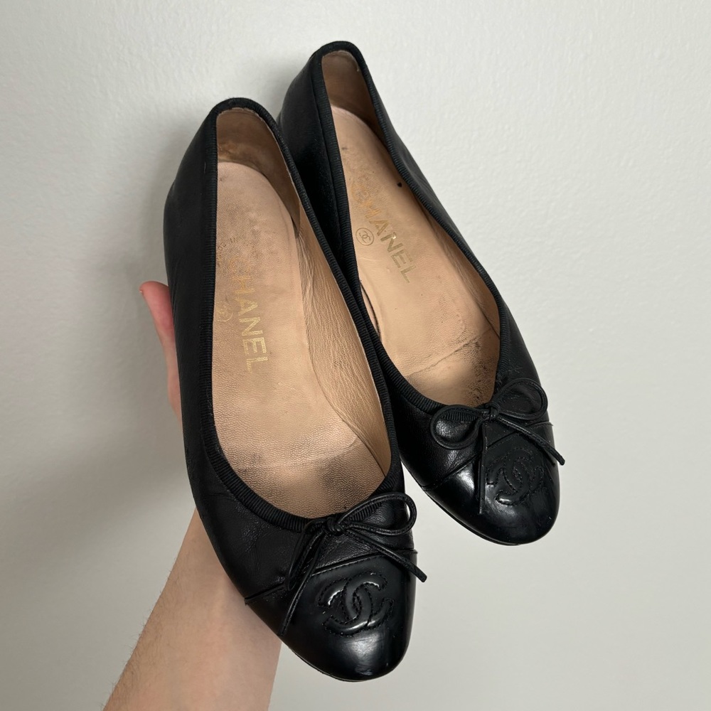 Chanel Black Logo Leather Ballet Flats with Bows, size 35.5